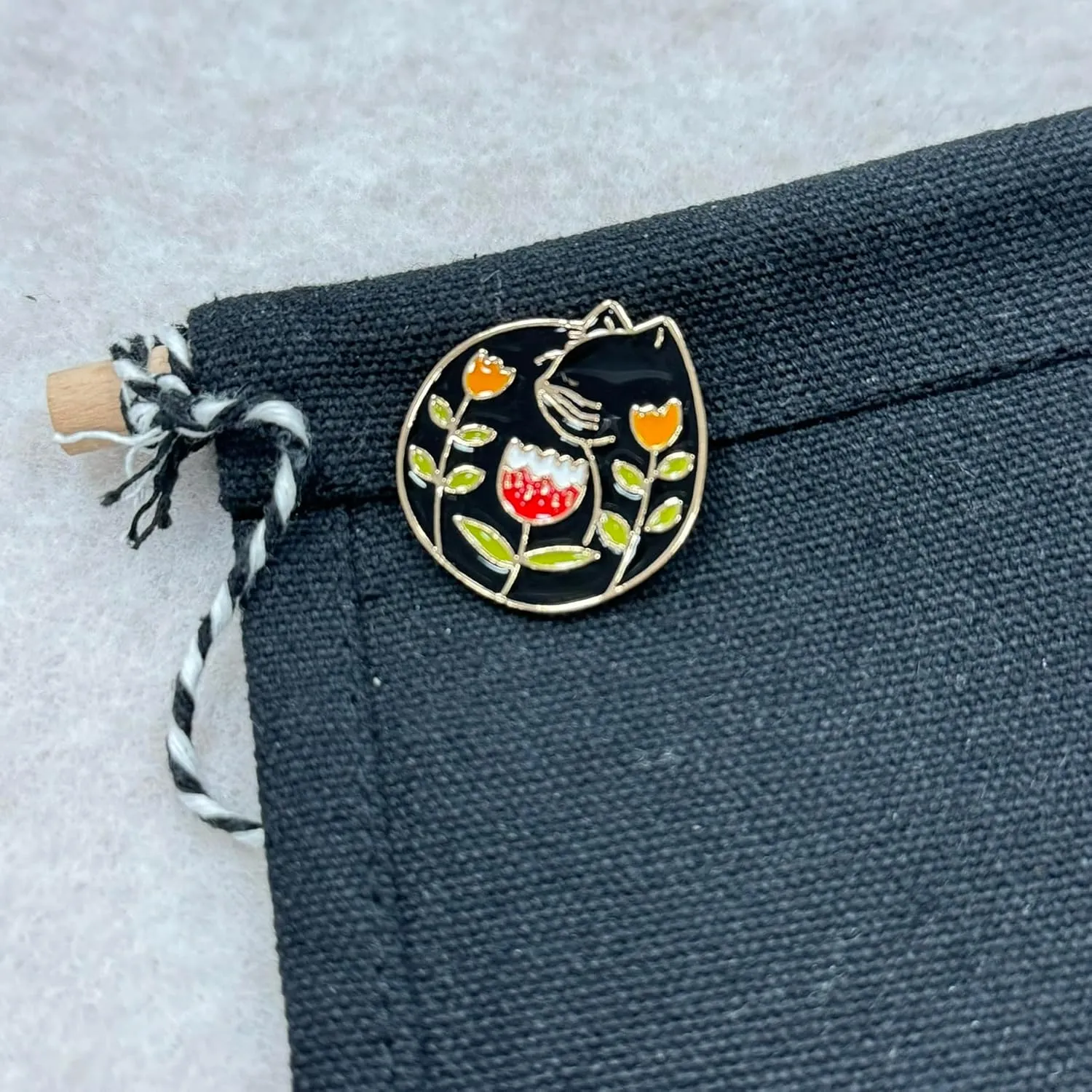 Black Cat and Flower Enamel Pin Brooch Cute Hard Enamel Lapel Pin Cartoon Badge for Children's Day Gift Clothes Backpacks Badges Hats Bags