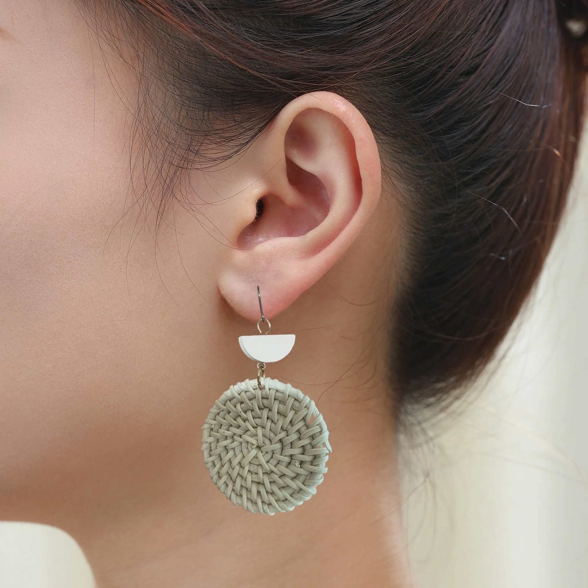 Bohemia white wicker and wood geometric earrings.