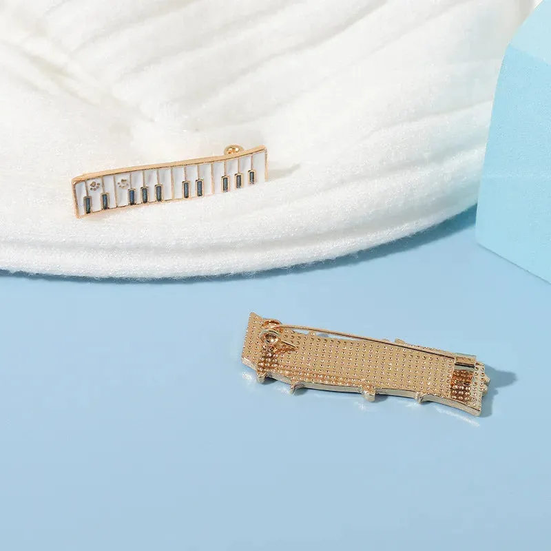 Musical Instrument Serie Enamel Pin Tape Piano Guitar Recorder Earphone Phonograph Music Brooch Lapel Badge Fashion Jewelry Gift