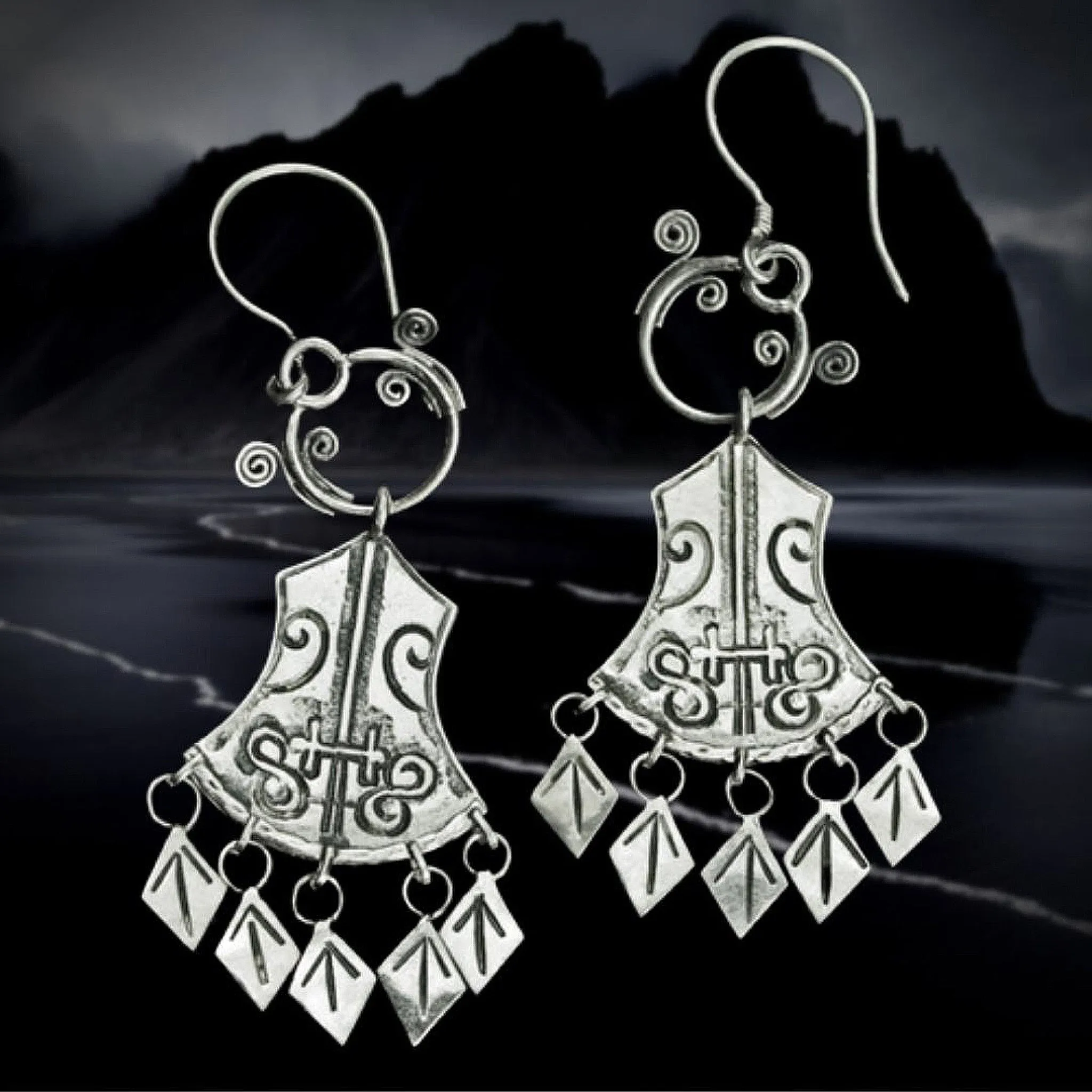 Silver 5 T Rune Norwegian Viking Earrings