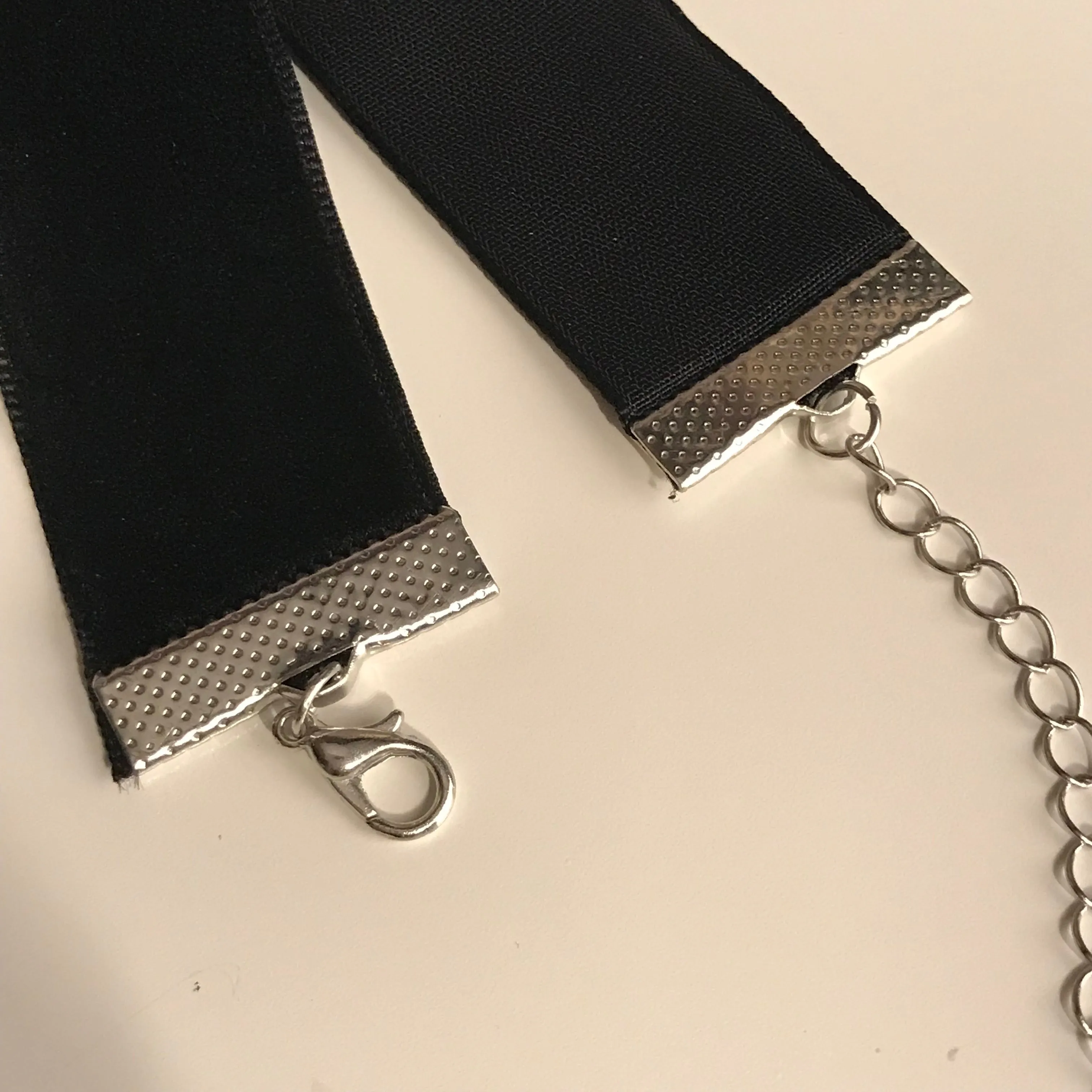 Velvet Heart Choker