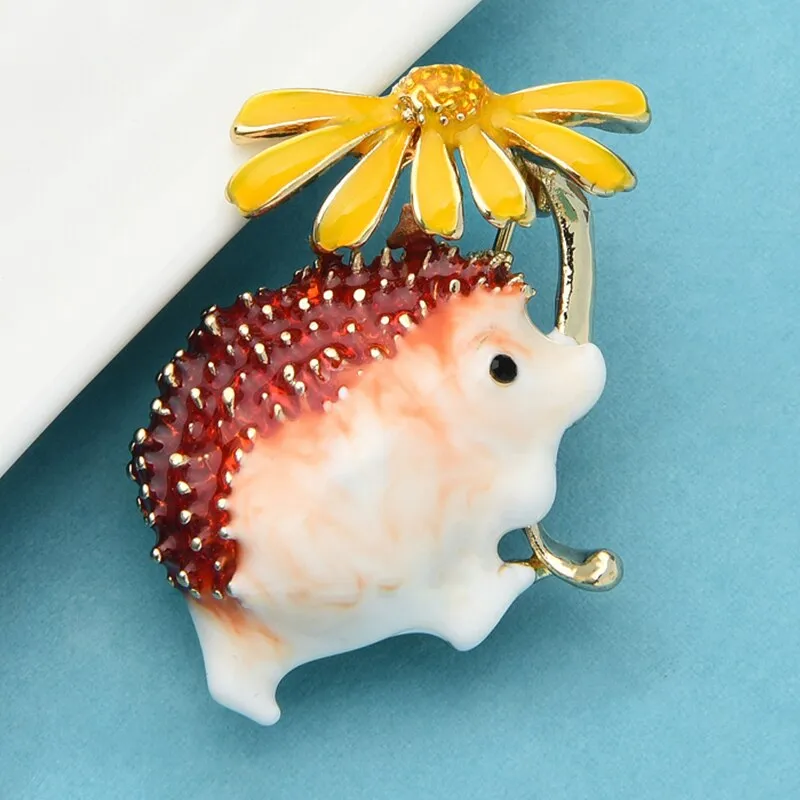 Wuli&amp;baby Lovely Hold Flower Hedgehog Brooches Women 8-colors Animal Pet Party Office Causal Brooch Pins Gifts ёжик с ромашкой