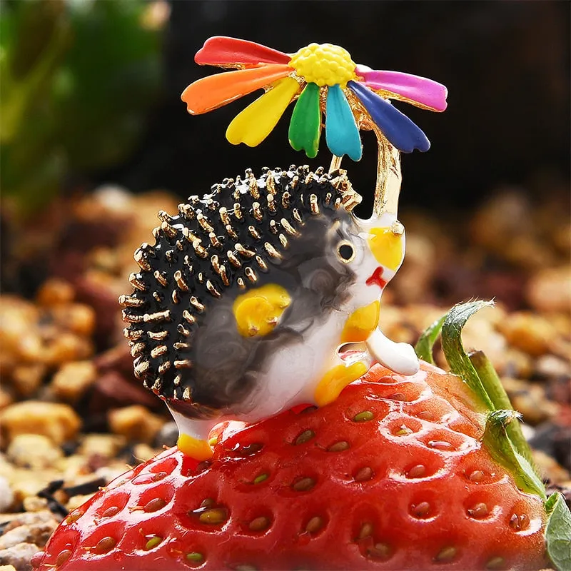 Wuli&amp;baby Lovely Hold Flower Hedgehog Brooches Women 8-colors Animal Pet Party Office Causal Brooch Pins Gifts ёжик с ромашкой